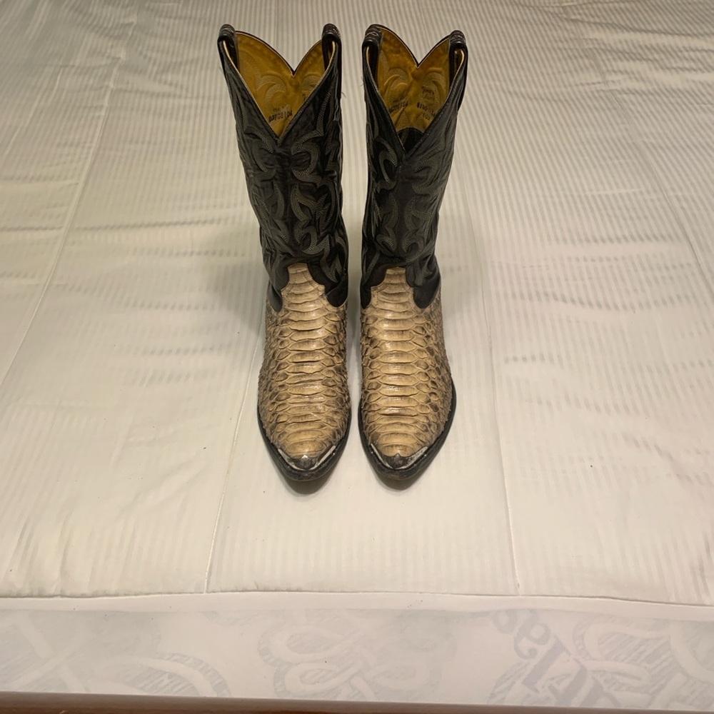 Tony Lama black and Tan Caiman western boots